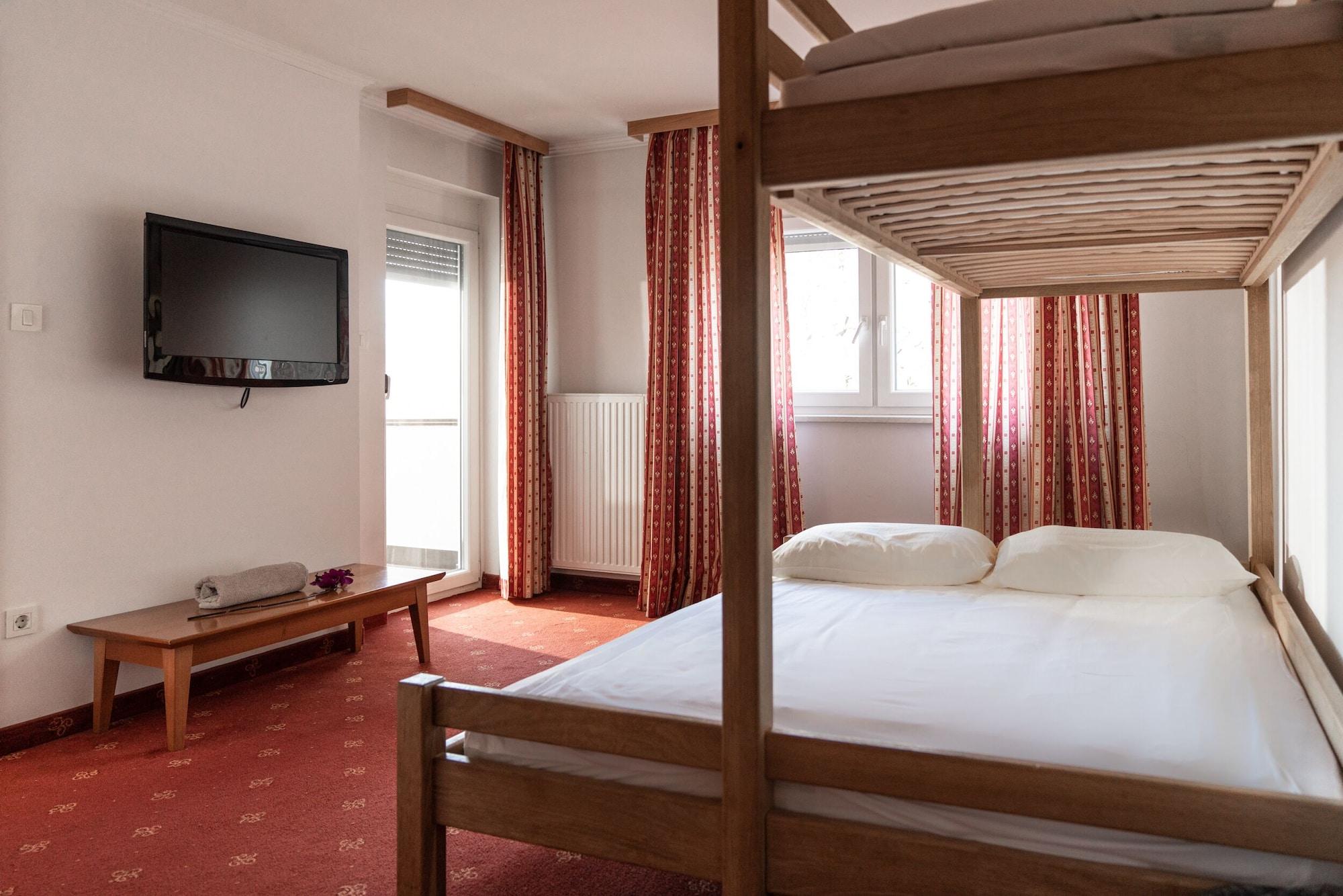 Hotel Medno מראה חיצוני תמונה