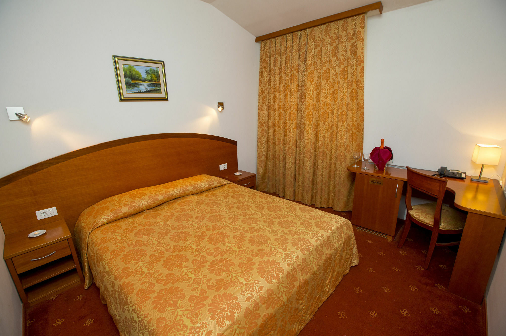 Hotel Medno מראה חיצוני תמונה